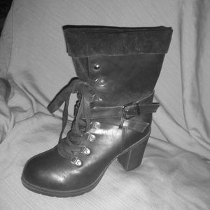 Short heeled combat boots